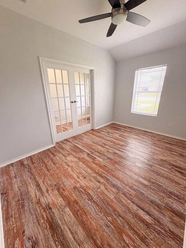 Photo - 308 Curtis Dr