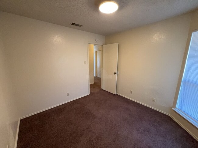 2407 Kirk Cir