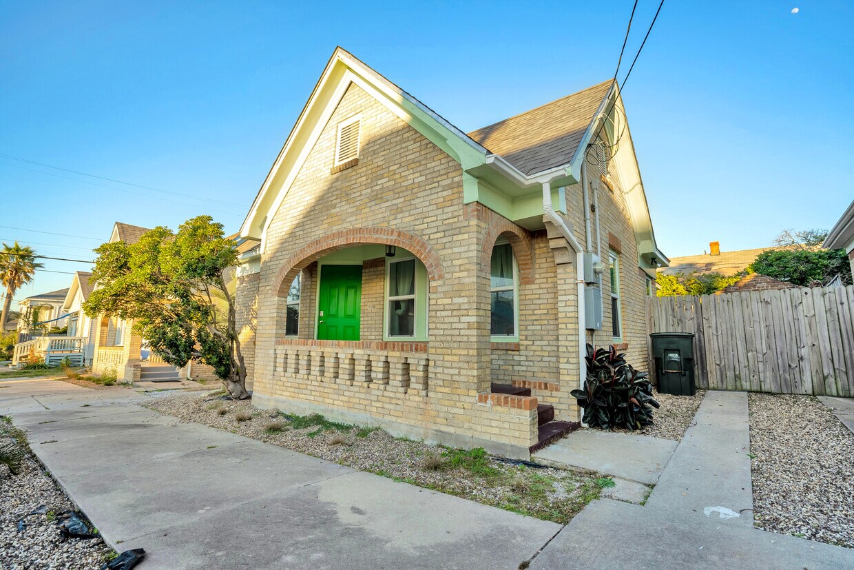 Photo - 1318 11th St (Galveston, TX)