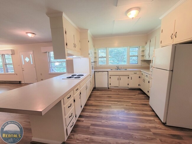 Photo - Spacious House Located off the 105 Bypass