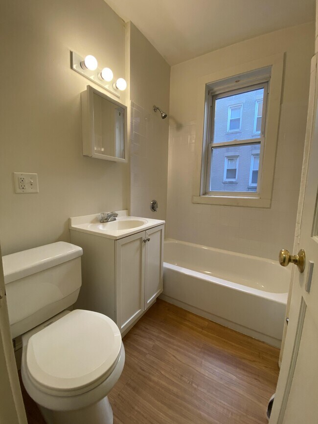Building Photo - 1108 Boylston St Rental