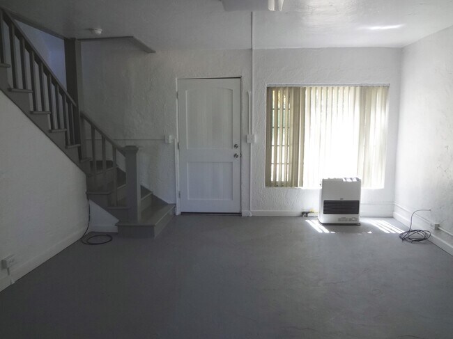 Picture may not be of exact unit, but of a similar one - 473-455 Johnstonville Rd Unit #3