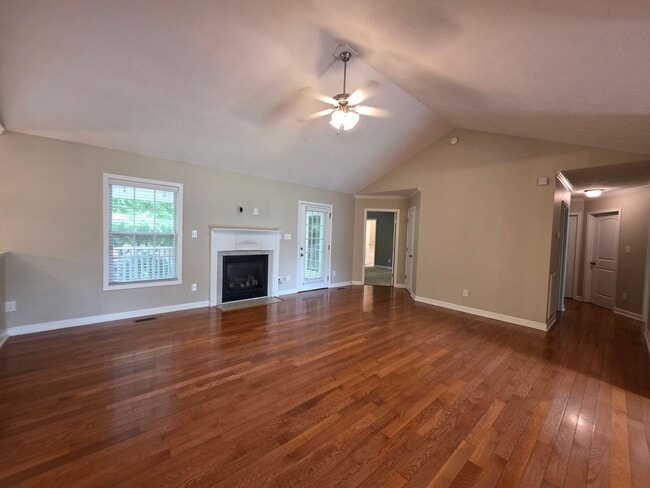 Photo - 205 Woodberry Pl