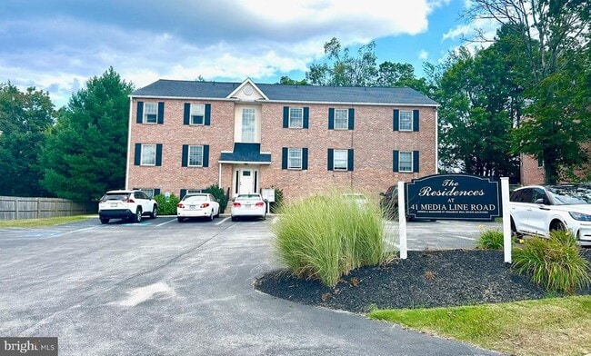 Building Photo - 41 Media Line Rd Rental