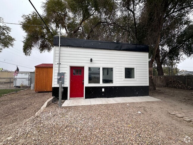 Building Photo - Newly remodeled Duplex Rental