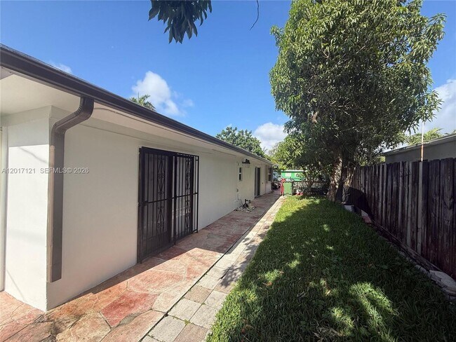 Photo - 2650 SW 13th Ave