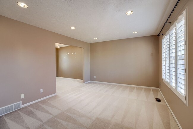 Photo - 3 Bedroom In A Great Location!!