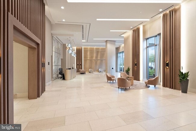 Photo - 7887 Jones Branch Dr Unidad 1802