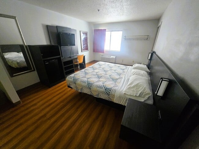 Photo - Motel 6- LaPorte Rd Unit Single King Room