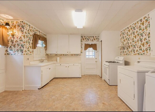 Photo - Mid City Beauty for Lease