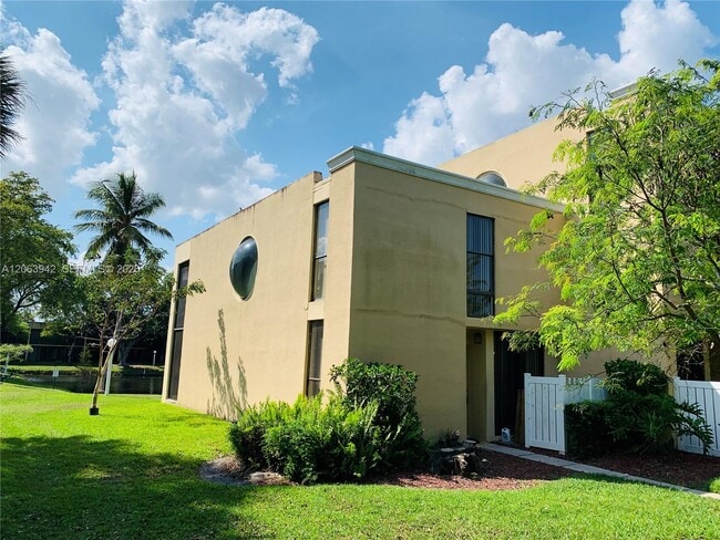 Building Photo - 2961 SW 87th Ave Unit 301
