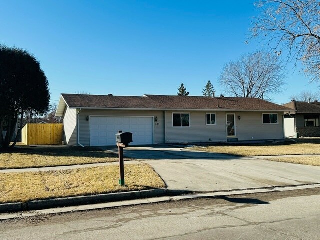 Photo - 301 10 1/2 Ave E