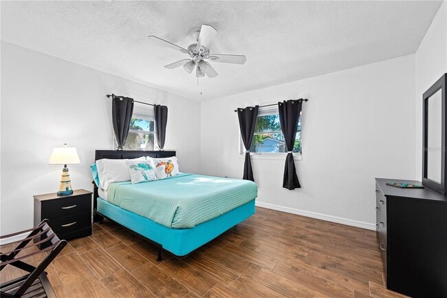 Photo - 2549 Clarendon Ave