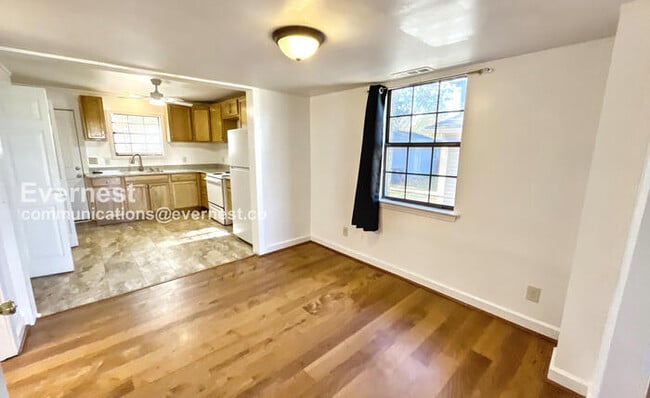 Photo - 2 Bed/1.5 Bath Townhome with Fenced Yard / Pet-Friendly / Available Now!