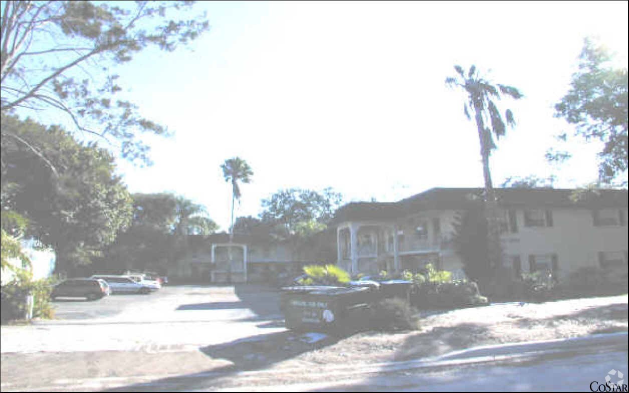 Photo - King's Court Apartments