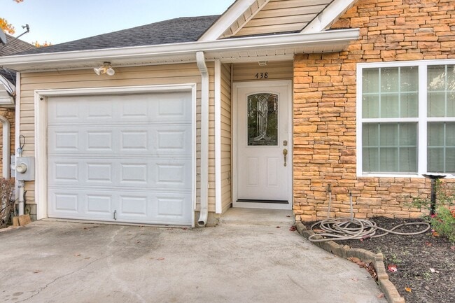 Photo - Townhouse w/ 1 Car Garage
