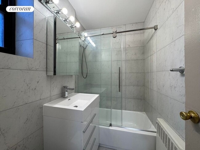 Photo - 70-25A Park Dr E