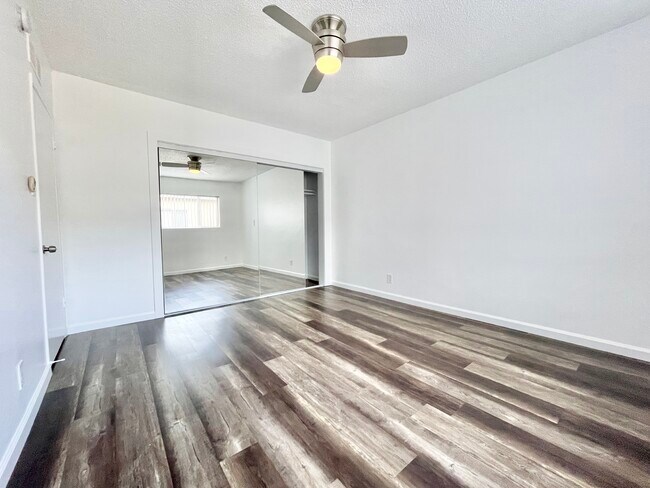 Photo - 1037 N Harper Ave Unit 9