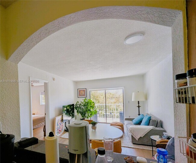 Photo - 445 SW 11th St Unidad 408