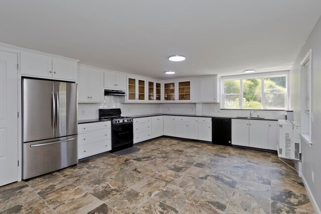 Photo - 68 Amherst St