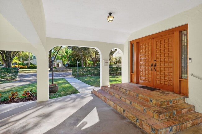 Photo - 1305 Alhambra Cir