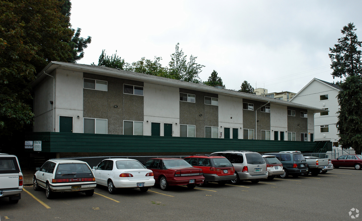 Photo - 978 Hilyard St Apartments