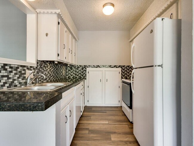 Photo - 2606 Carnarvon Ln