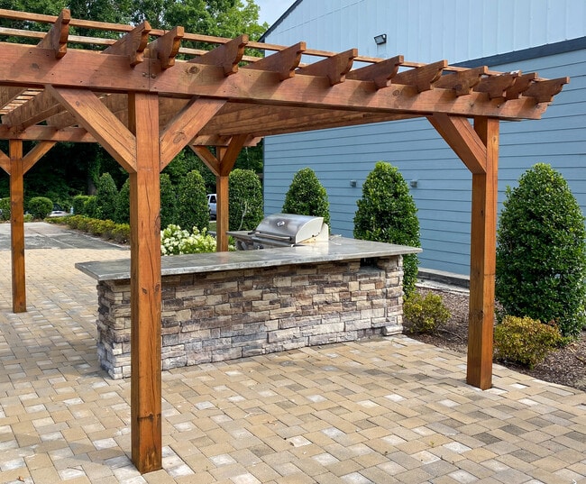 Building Photo - Arbors at Signal Mountain