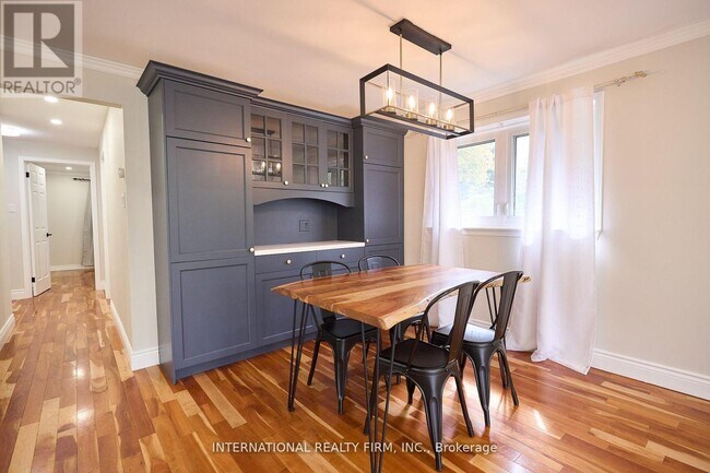 Photo - 2292 Devon Rd