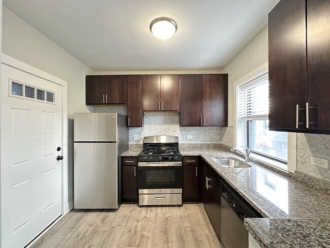 Photo - 722 W Brompton Unit 46