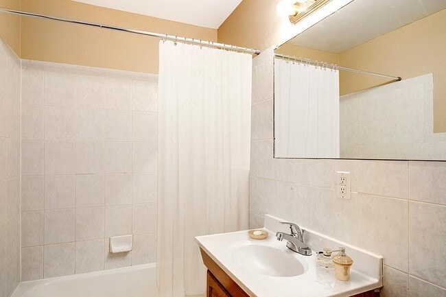 Photo - Country Club Gardens