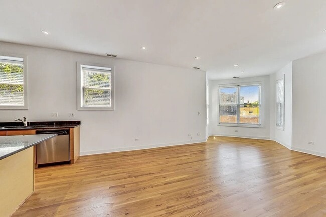 Photo - 2459 W Augusta Blvd Unidad 2