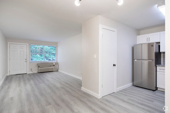 1 bed, 1 bath, 670 sq ft