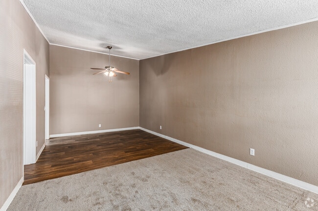 2 BR, 1 BA- 864SF