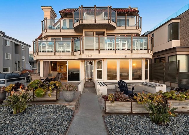 Building Photo - 2965 Ocean Front Walk Rental