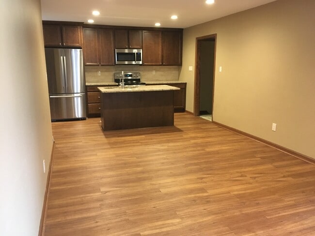 Photo - 16555 Dane Ct E