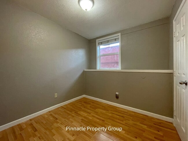 Photo - 496 N 7th St Unidad B