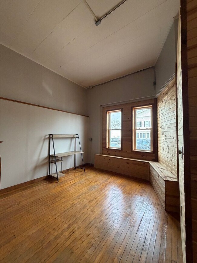 Photo - 311 Main St Unit 4