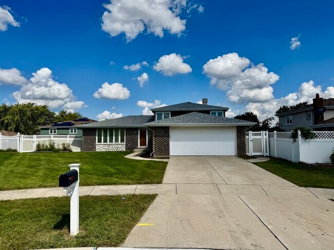 Building Photo - 8440 Anvil Pl Rental