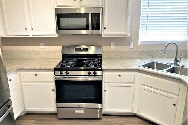 Photo - 3300 Hyannis Cir