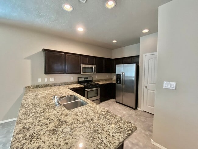 Photo - 7000 Napoleon Rd NE