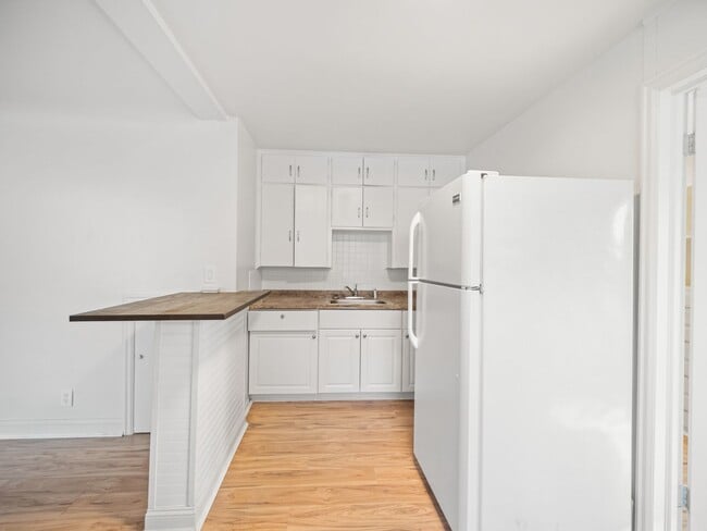 Building Photo - LOWER SOUTH HILL ONE BEDROOM CLOSE TO HUCK... Unit 1505-C