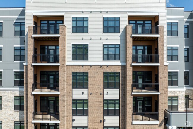 Photo - Neo Vantage Point