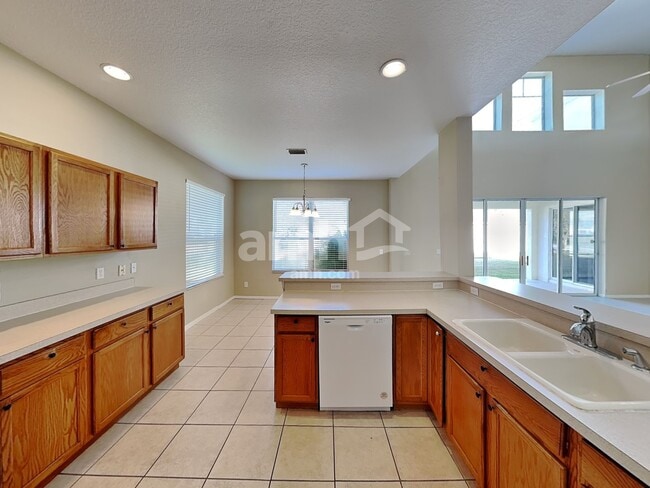 Photo - 6101 41st St E