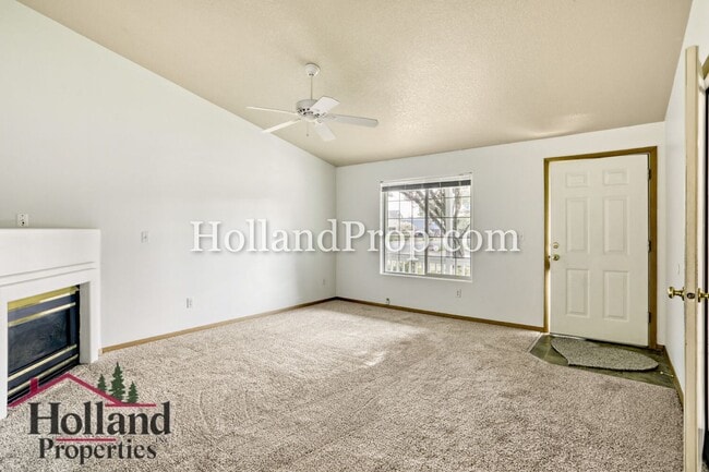 Photo - Lovely 2 bedroom unit with private fenced yard!