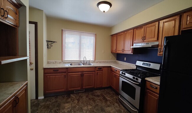 Photo - 1441 Oakes Rd