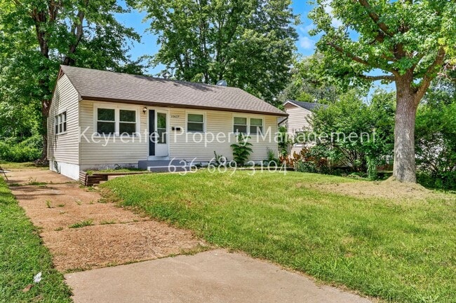 Building Photo - Spacious 3-Bedroom Home with Large Yard – Section 8 Welcome