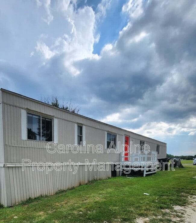 Building Photo - 2807 Blacksburg Rd