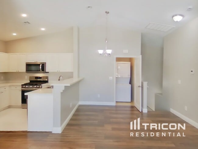 Photo - 8803 Tomnitz Ave