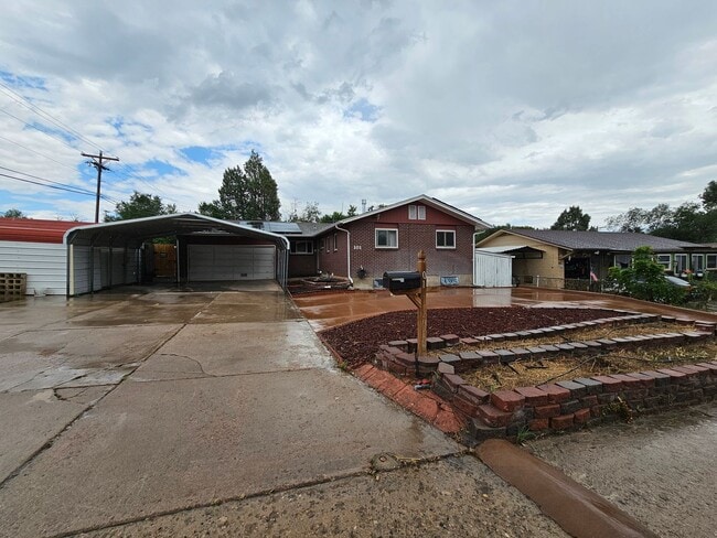 4-Bedroom Home with In-Ground Pool, Solar ... - 4-Bedroom Home with In-Ground Pool, Solar ...